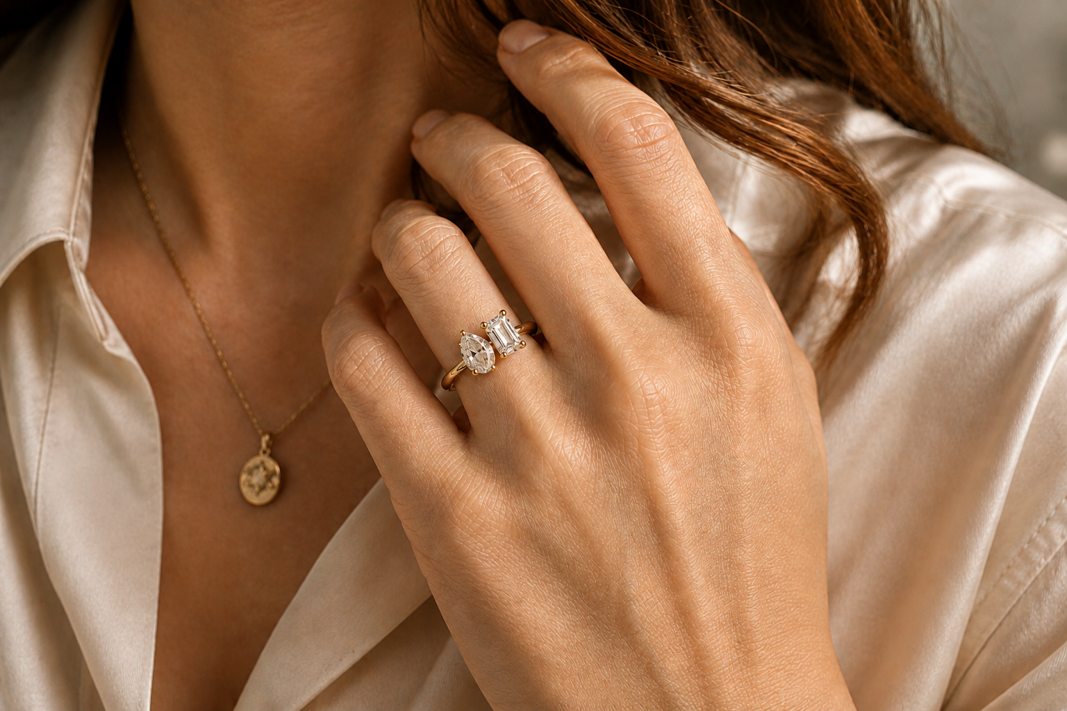 Lia Fáil Toi et Moi two stone diamond ring in yellow gold
